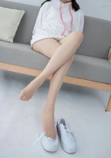 英语老师解开扣子让我吃