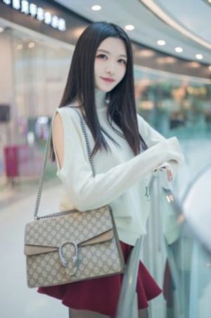 笼中女